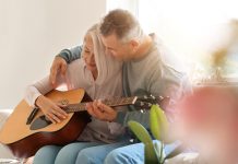 Кроссовки – универсальная обувь на все случаи